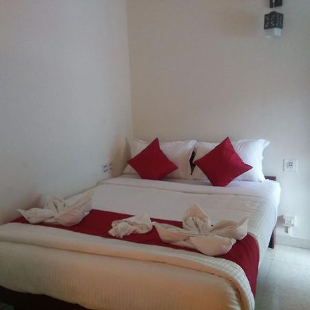 Holly Hock Bed & Breakfast Мунар Екстериор снимка