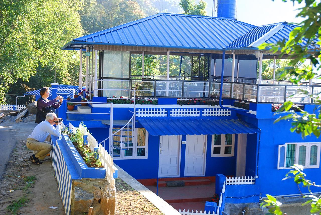 Holly Hock Bed & Breakfast Мунар Екстериор снимка